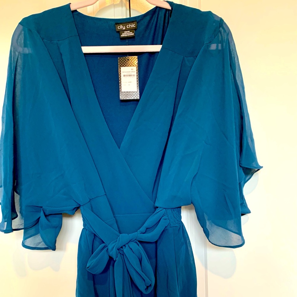 City Chic Jade Colored V Neck Faux Wrap Top with sash, Short flowy sleeves, 14W